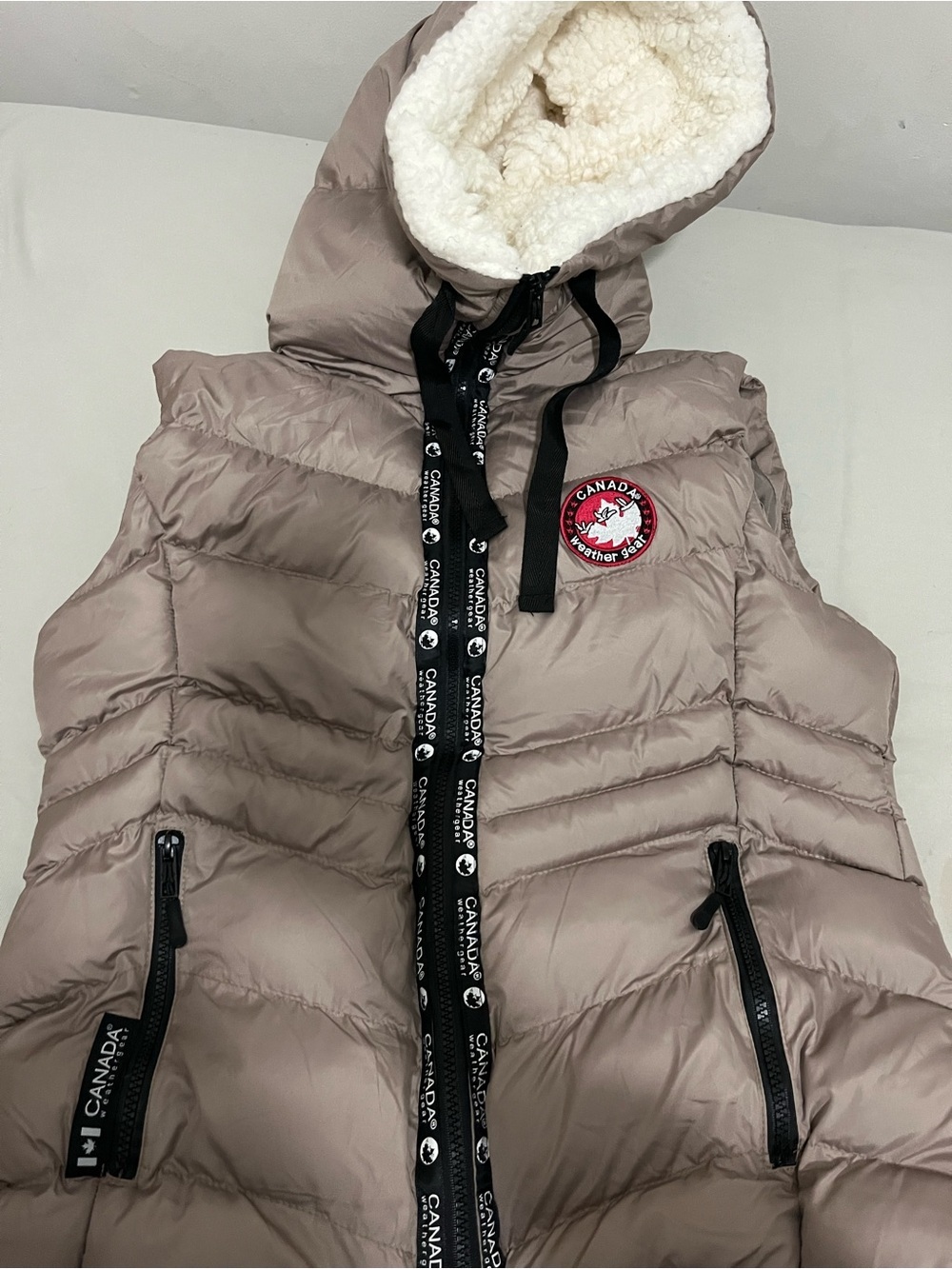 Canada Weather Gear Sherpa Lined Hooded Puffer Vest in Taupe [L]